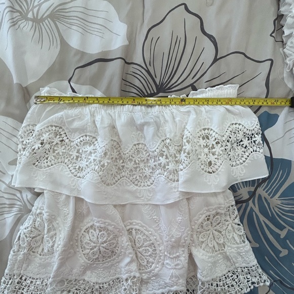 💰PRICE ⬇️ 
 BCBGMAXAZRIA • White Eyelet/ Off or On The Shoulders Top • sz Med - Picture 10 of 12